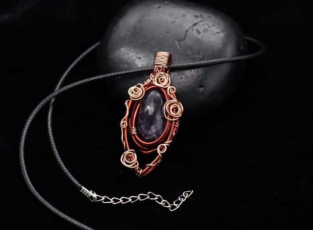 Wire-Wrapping Dazzling Black Oval Gemstone With Wire Roses Pendant Tutorial 0