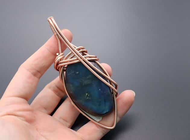 Wire-Wrapping Iridescent Blue Labradorite With Swirls Pendant Tutorial 35