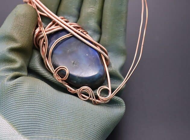Wire-Wrapping Iridescent Blue Labradorite With Swirls Pendant Tutorial 52