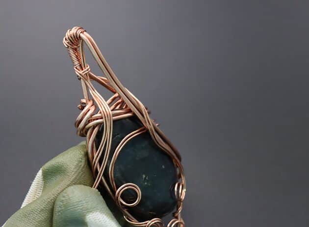 Wire-Wrapping Iridescent Blue Labradorite With Swirls Pendant Tutorial 58