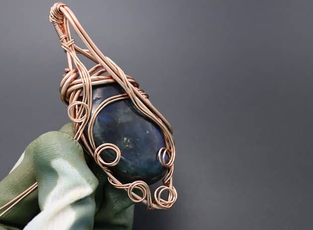 Wire-Wrapping Iridescent Blue Labradorite With Swirls Pendant Tutorial 59