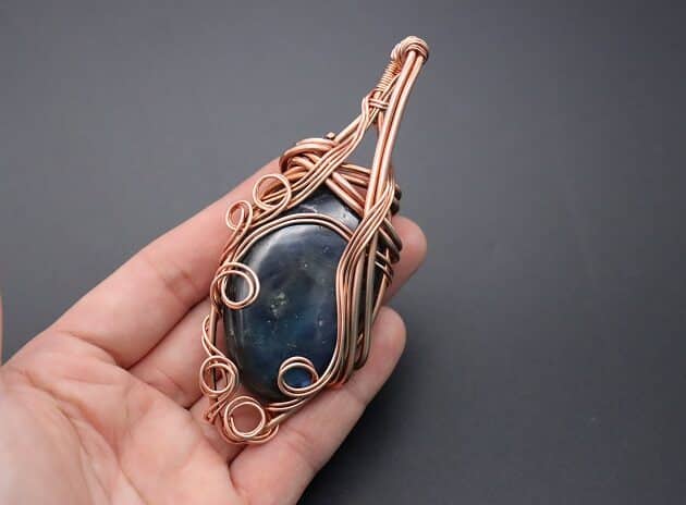 Wire-Wrapping Iridescent Blue Labradorite With Swirls Pendant Tutorial 76