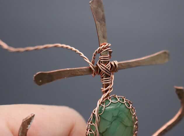 Wire-Wrapping Charming Anchor With Green Oval Gemstone Pendant Tutorial 109