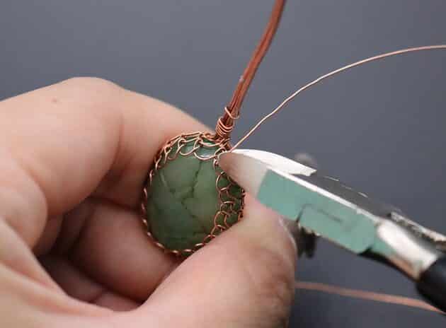 Wire-Wrapping Charming Anchor With Green Oval Gemstone Pendant Tutorial 69