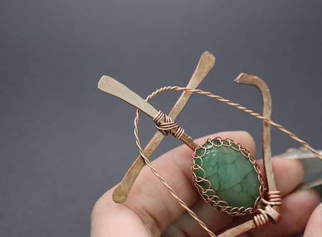 Wire-Wrapping Charming Anchor With Green Oval Gemstone Pendant Tutorial 97
