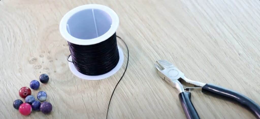 How To Make An Elastic Bracelet 1