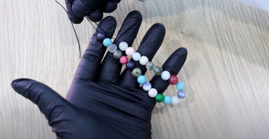 How To Make An Elastic Bracelet 10