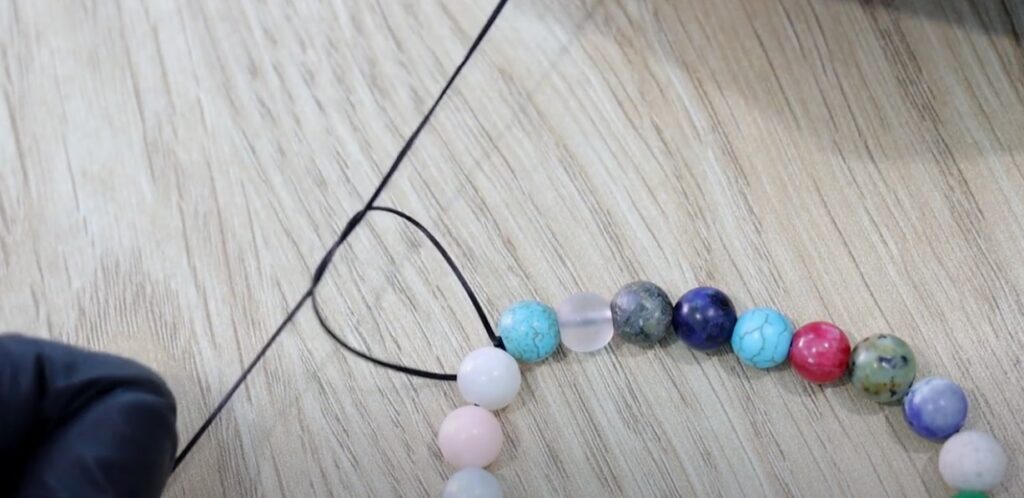 How To Make An Elastic Bracelet 19