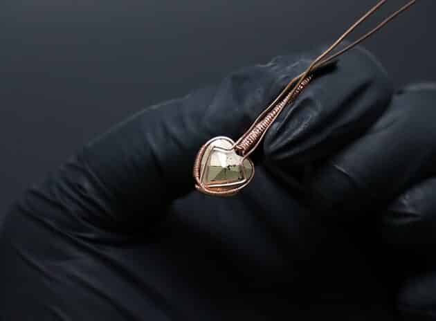 Wire-Wrapping Copper Rose With Heart Shaped Ruby Pendant Tutorial 34