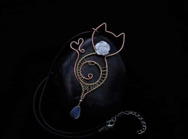 Wire-Wrapping Gold Woven Hammered Wire Cat Pendant Tutorial 0
