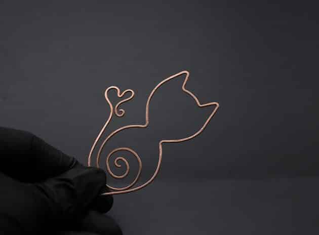 Wire-Wrapping Gold Woven Hammered Wire Cat Pendant Tutorial 11