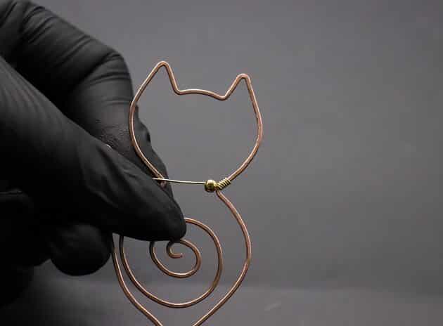 Wire-Wrapping Gold Woven Hammered Wire Cat Pendant Tutorial 16