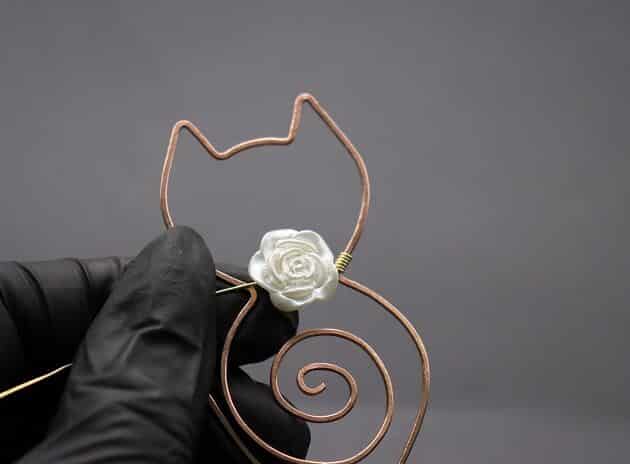 Wire-Wrapping Gold Woven Hammered Wire Cat Pendant Tutorial 18