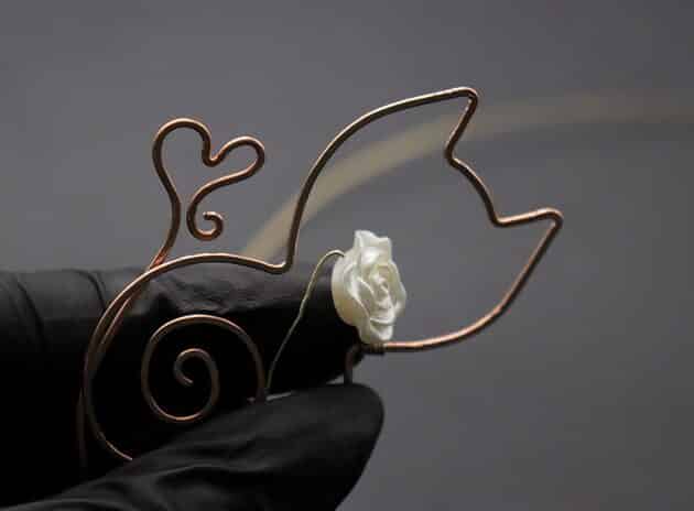 Wire-Wrapping Gold Woven Hammered Wire Cat Pendant Tutorial 19