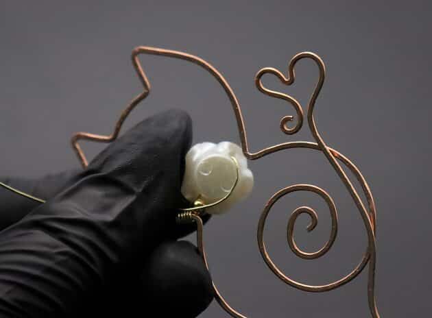 Wire-Wrapping Gold Woven Hammered Wire Cat Pendant Tutorial 20