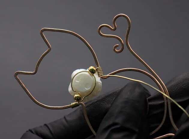 Wire-Wrapping Gold Woven Hammered Wire Cat Pendant Tutorial 27