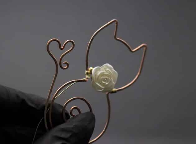 Wire-Wrapping Gold Woven Hammered Wire Cat Pendant Tutorial 28