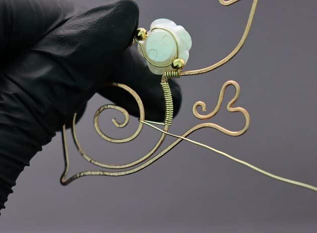 Wire-Wrapping Gold Woven Hammered Wire Cat Pendant Tutorial 34