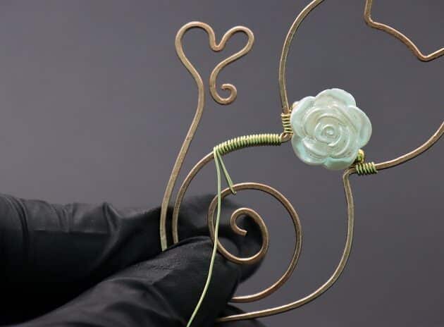 Wire-Wrapping Gold Woven Hammered Wire Cat Pendant Tutorial 36