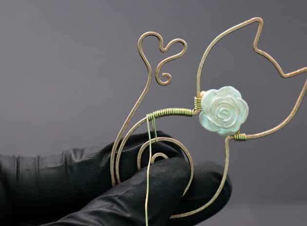Wire-Wrapping Gold Woven Hammered Wire Cat Pendant Tutorial 37