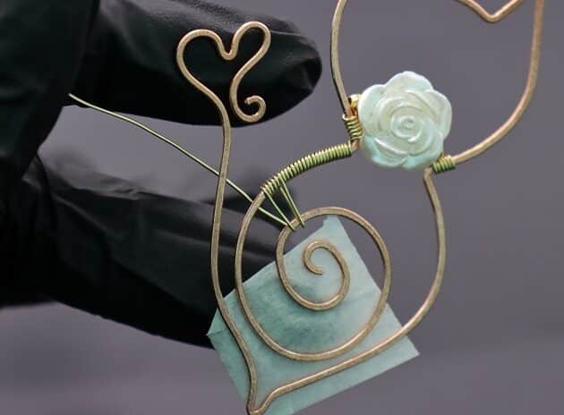 Wire-Wrapping Gold Woven Hammered Wire Cat Pendant Tutorial 38