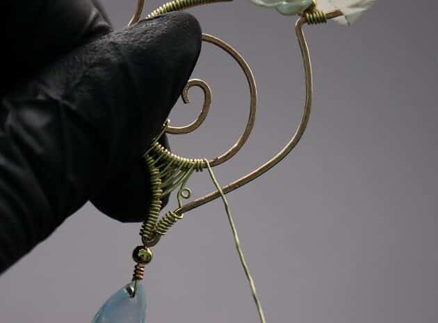 Wire-Wrapping Gold Woven Hammered Wire Cat Pendant Tutorial 62