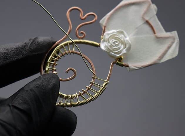Wire-Wrapping Gold Woven Hammered Wire Cat Pendant Tutorial 71
