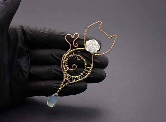 Wire-Wrapping Gold Woven Hammered Wire Cat Pendant Tutorial 75