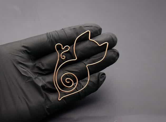 Wire-Wrapping Gold Woven Hammered Wire Cat Pendant Tutorial 8