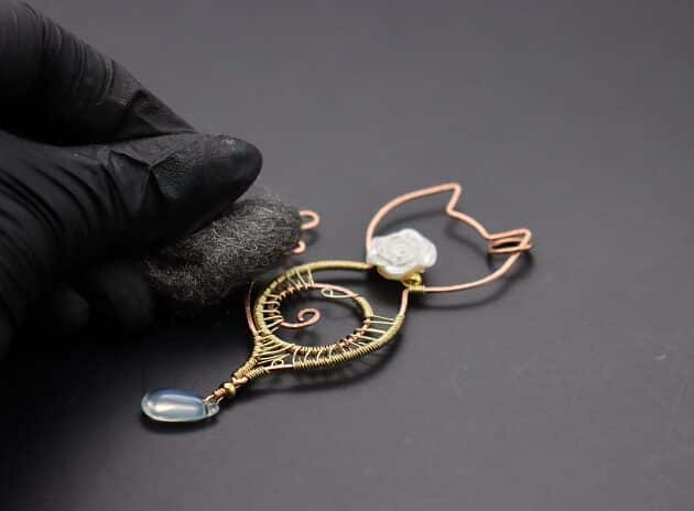 Wire-Wrapping Gold Woven Hammered Wire Cat Pendant Tutorial 82