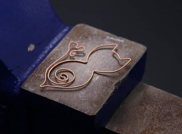 Wire-Wrapping Gold Woven Hammered Wire Cat Pendant Tutorial 9