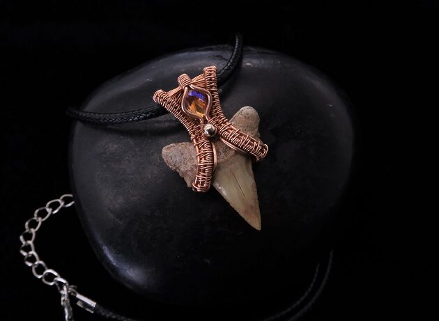 Wire-Wrapping Shark Tooth With Diamond Weave Bail Pendant Tutorial 0