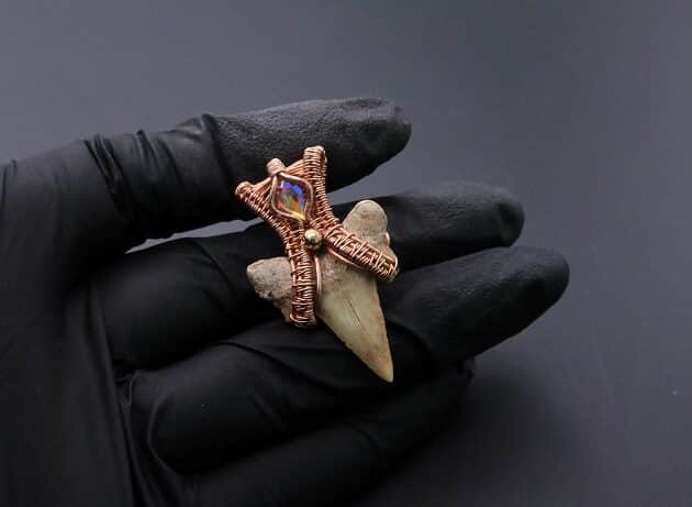 Wire-Wrapping Shark Tooth With Diamond Weave Bail Pendant Tutorial 76