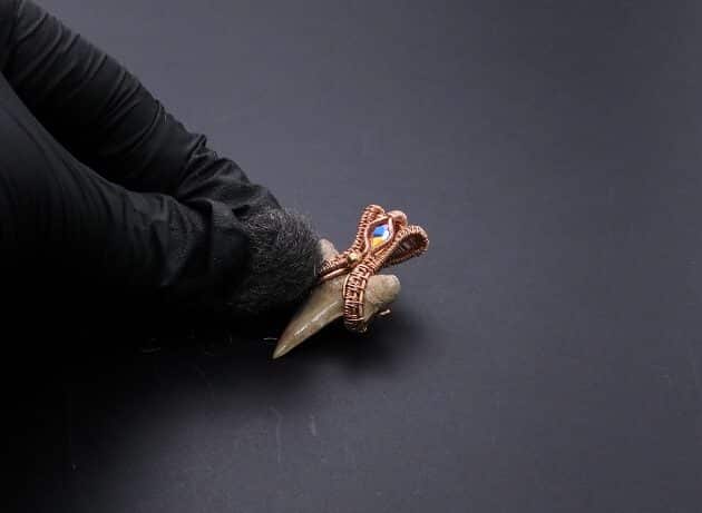Wire-Wrapping Shark Tooth With Diamond Weave Bail Pendant Tutorial 77