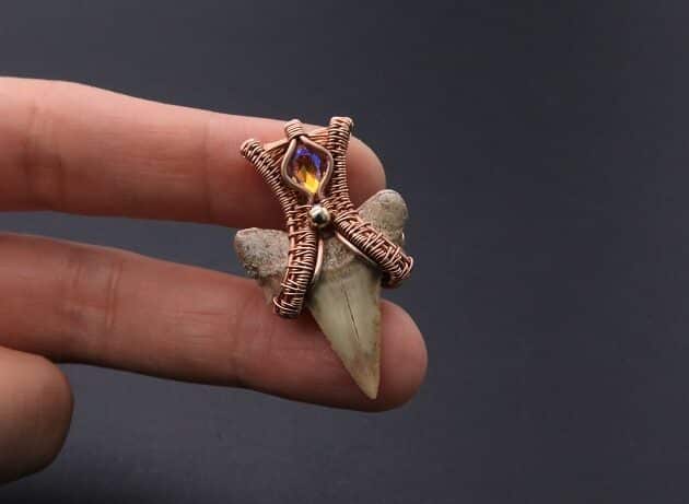 Wire-Wrapping Shark Tooth With Diamond Weave Bail Pendant Tutorial 78