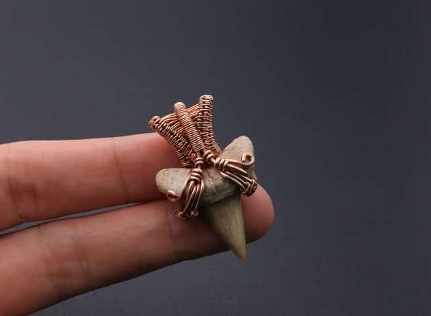 Wire-Wrapping Shark Tooth With Diamond Weave Bail Pendant Tutorial 79