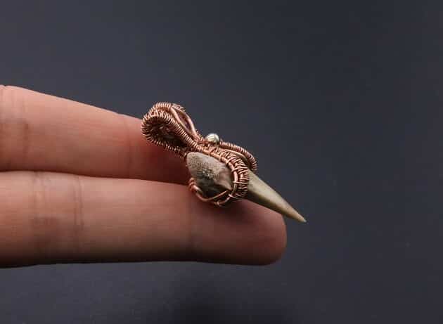 Wire-Wrapping Shark Tooth With Diamond Weave Bail Pendant Tutorial 80