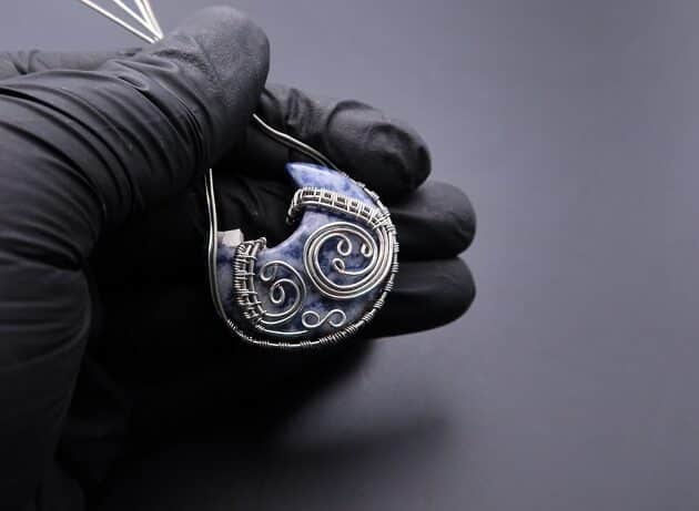 Wire-Wrapping Blue Molly Moon Silver Woven Pendant Tutorial 34