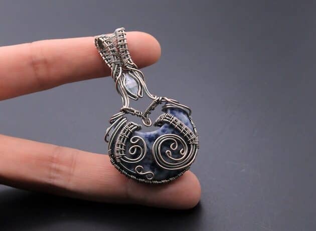 Wire-Wrapping Blue Molly Moon Silver Woven Pendant Tutorial 92