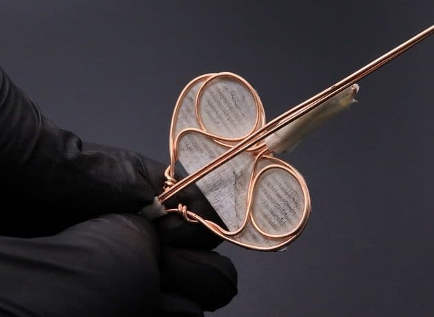 Wire-Wrapping Precious Red Spark In Wire Heart Pendant Tutorial 29