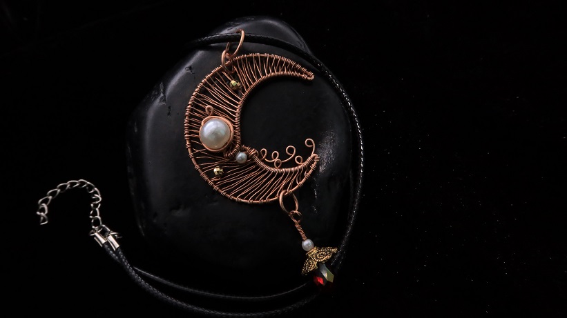 Wire-Wrapping Dreamy Birthstone Charm Crescent Pendant Tutorial