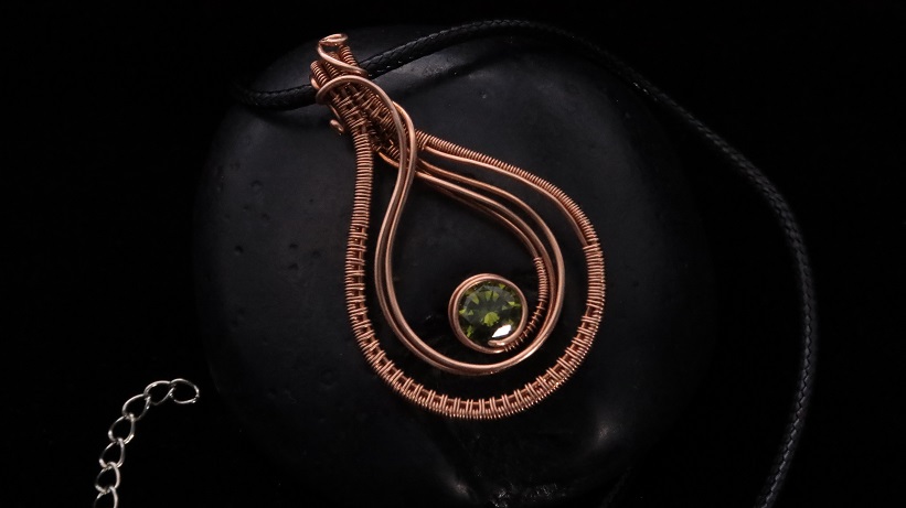 Wire-Wrapping Round Cut Peridot In Swirly Teardrop Pendant Tutorial